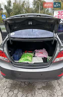 Седан Hyundai Accent 2013 в  фото 8 Седан Hyundai Accent 2013 в