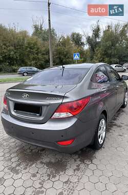 Седан Hyundai Accent 2013 в  фото 15 Седан Hyundai Accent 2013 в