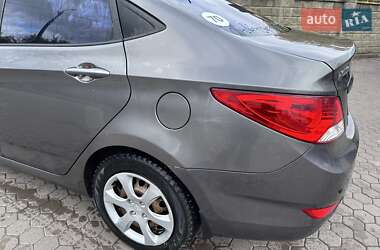 Седан Hyundai Accent 2013 в  фото 6 Седан Hyundai Accent 2013 в