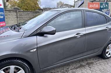 Седан Hyundai Accent 2013 в  фото 19 Седан Hyundai Accent 2013 в