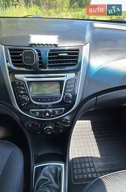 Седан Hyundai Accent 2013 в  фото 23 Седан Hyundai Accent 2013 в