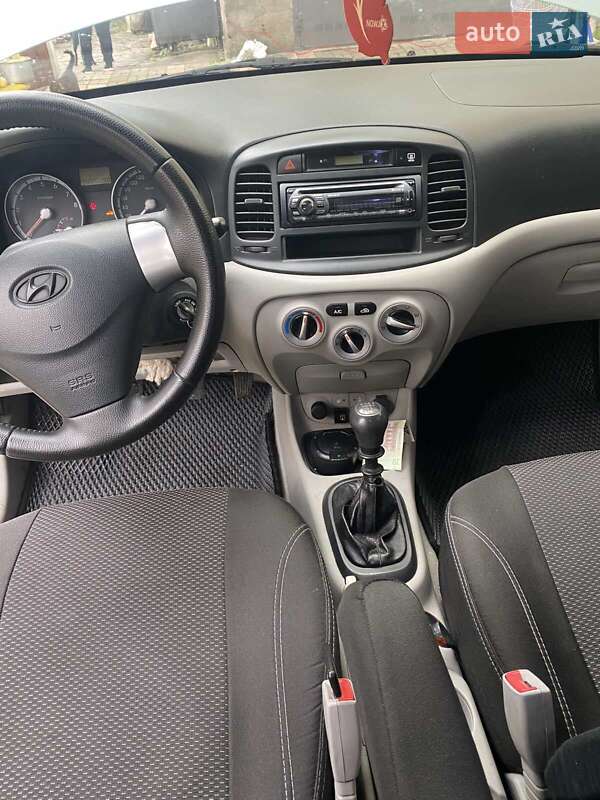 Седан Hyundai Accent 2009 в Лозовой