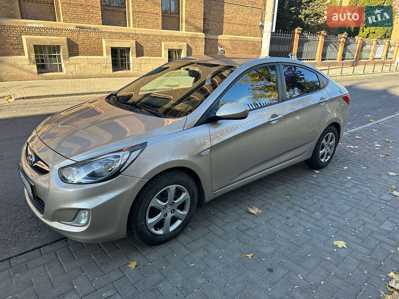 Hyundai Accent 2012