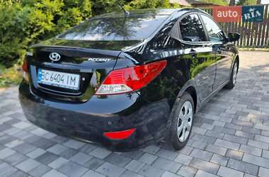 Седан Hyundai Accent 2013 в  фото 3 Седан Hyundai Accent 2013 в