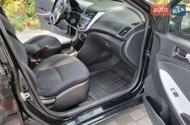 Седан Hyundai Accent 2013 в  фото 16 Седан Hyundai Accent 2013 в