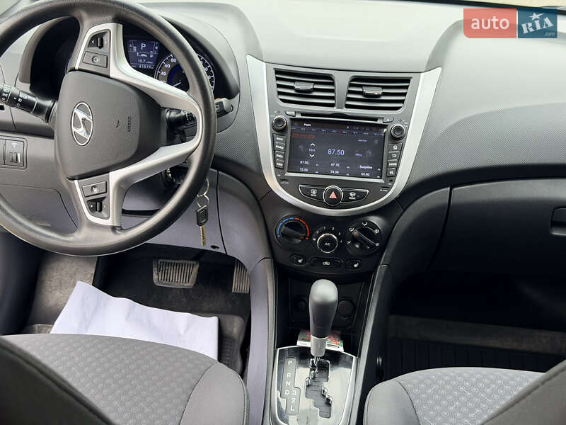 Хэтчбек Hyundai Accent 2012 в Одессе