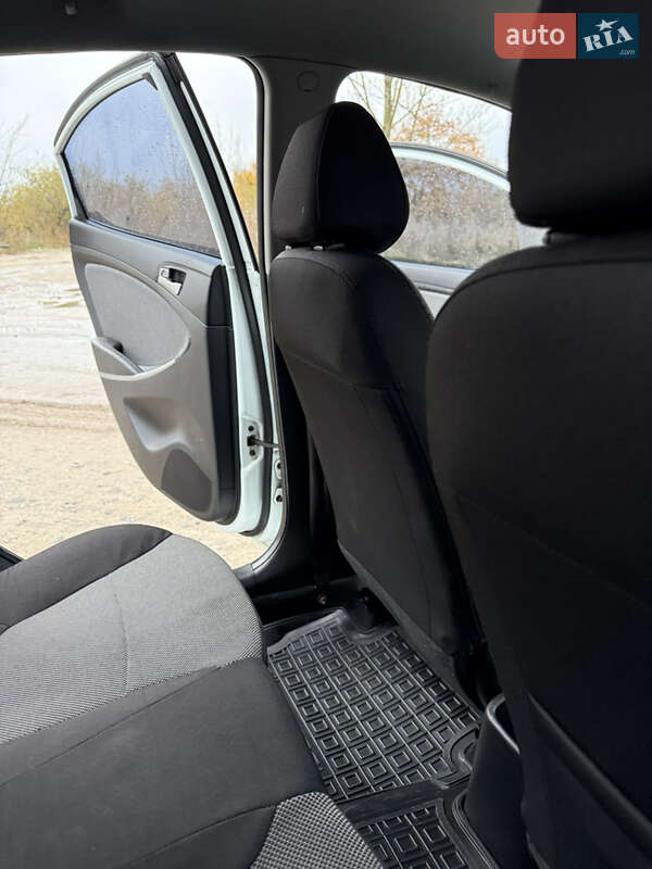 Седан Hyundai Accent 2013 в Киеве фото 42 Седан Hyundai Accent 2013 в Киеве