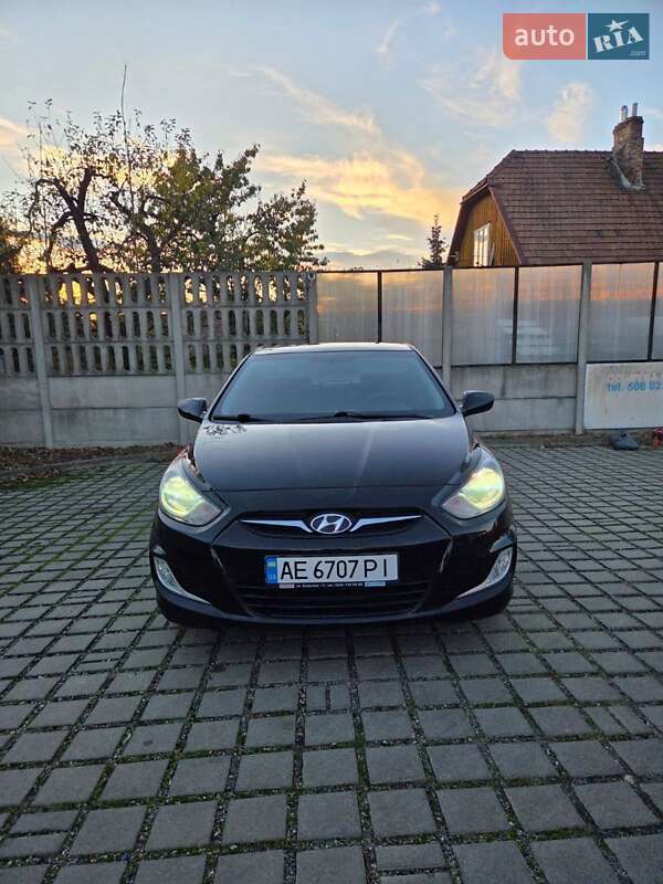 Седан Hyundai Accent 2011 в Киеве