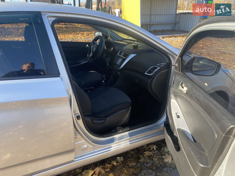 Седан Hyundai Accent 2011 в Полтаві
