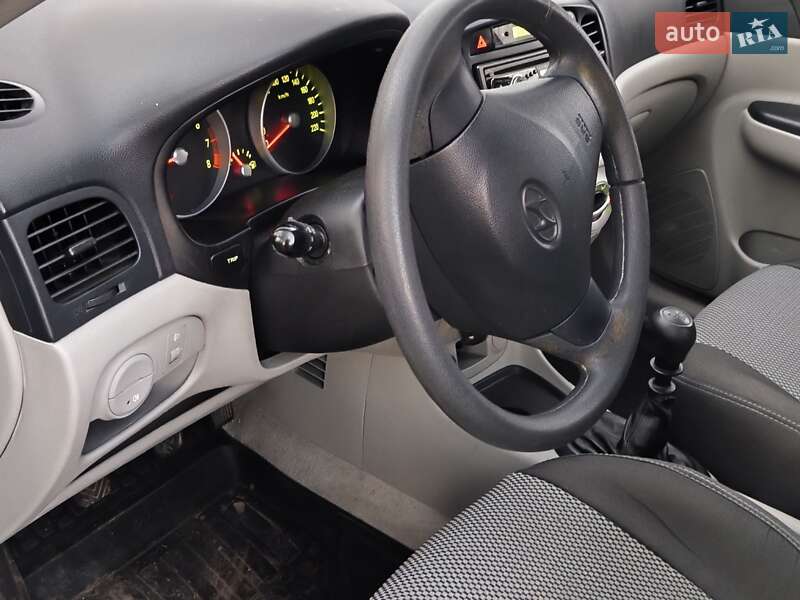 Седан Hyundai Accent 2009 в Мене