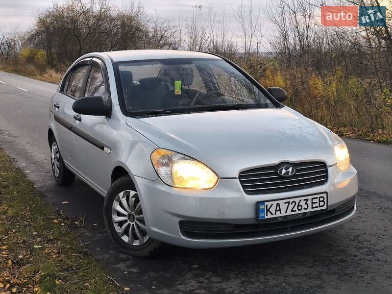 Седан Hyundai Accent 2009 в Мене