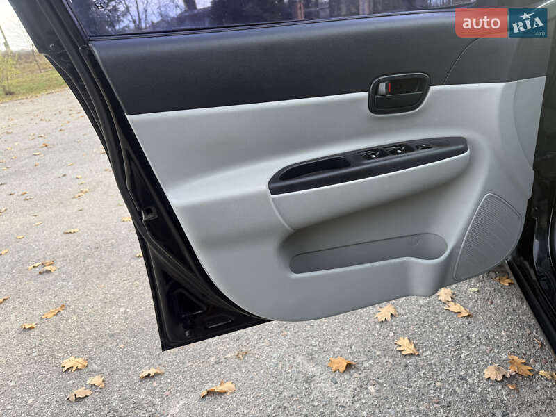 Седан Hyundai Accent 2008 в Прилуках