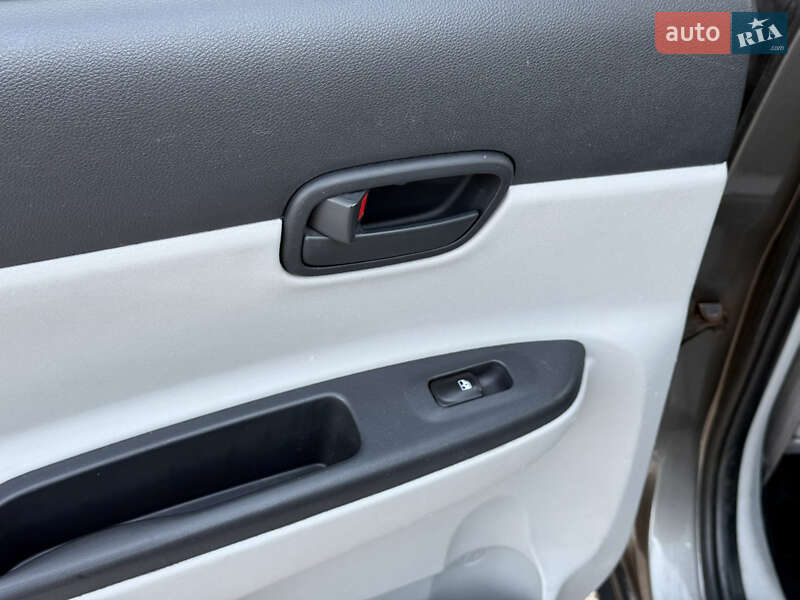 Седан Hyundai Accent 2008 в Киеве