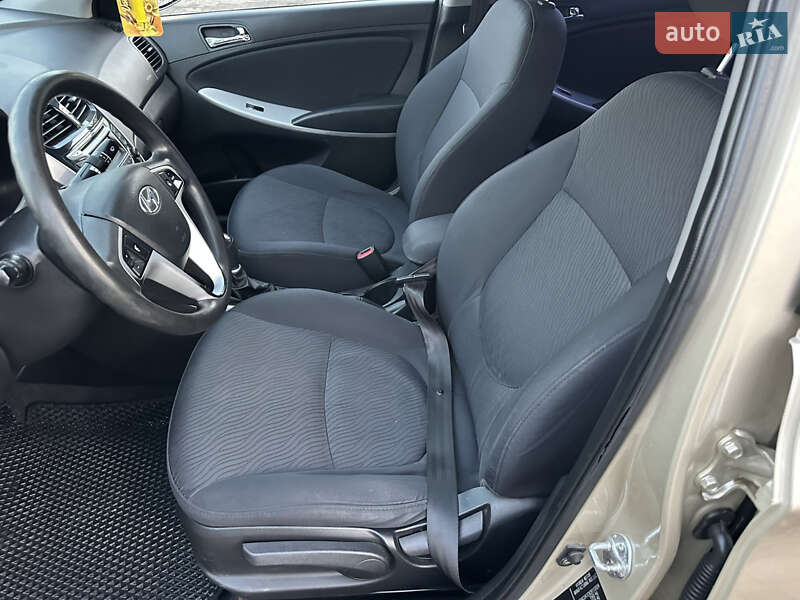 Седан Hyundai Accent 2012 в Черновцах