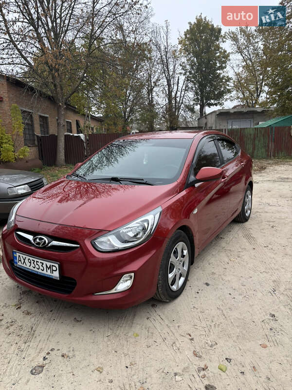 Седан Hyundai Accent 2011 в Краснограде