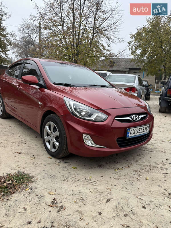 Седан Hyundai Accent 2011 в Краснограде