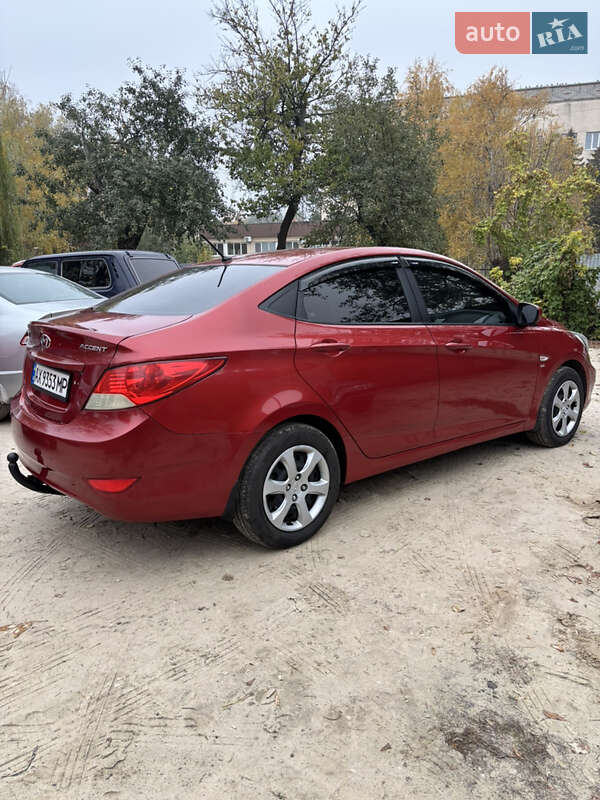 Седан Hyundai Accent 2011 в Краснограде
