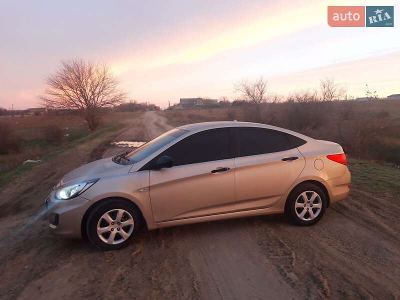 Седан Hyundai Accent 2013 в Николаеве фото 3 Седан Hyundai Accent 2013 в Николаеве