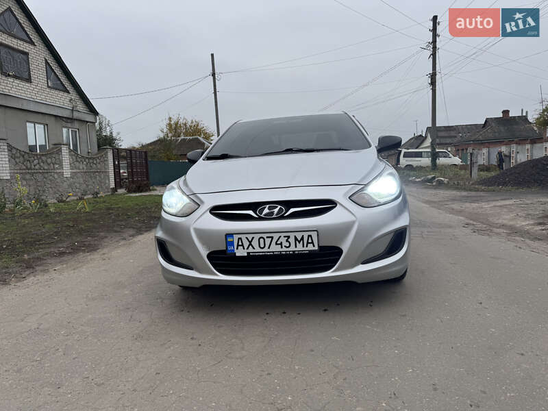 Седан Hyundai Accent 2013 в Краснограде