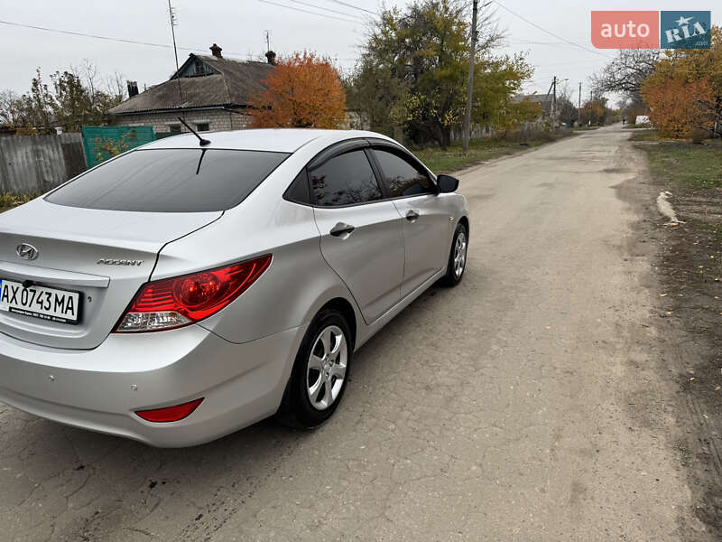 Седан Hyundai Accent 2013 в Краснограде