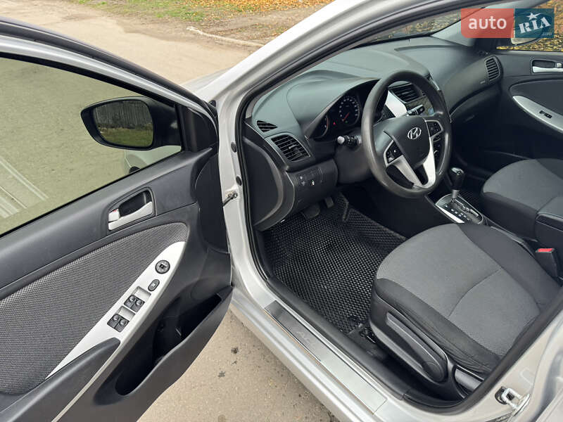 Седан Hyundai Accent 2013 в Краснограде