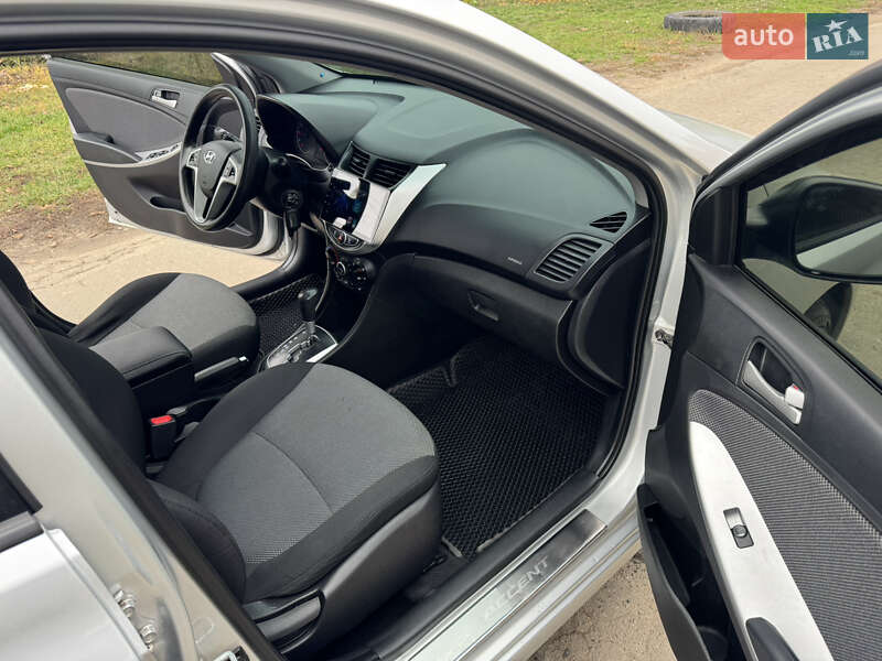 Седан Hyundai Accent 2013 в Краснограде