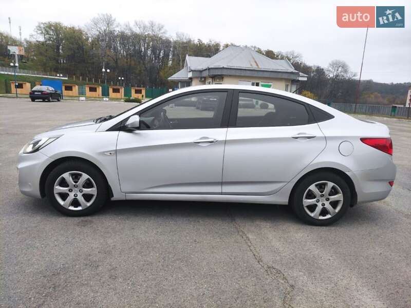 Седан Hyundai Accent 2012 в Обухове