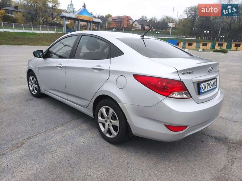 Седан Hyundai Accent 2012 в Обухове