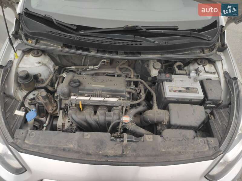 Седан Hyundai Accent 2012 в Обухове