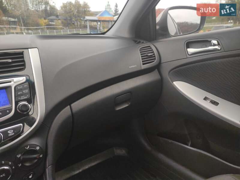 Седан Hyundai Accent 2012 в Обухове