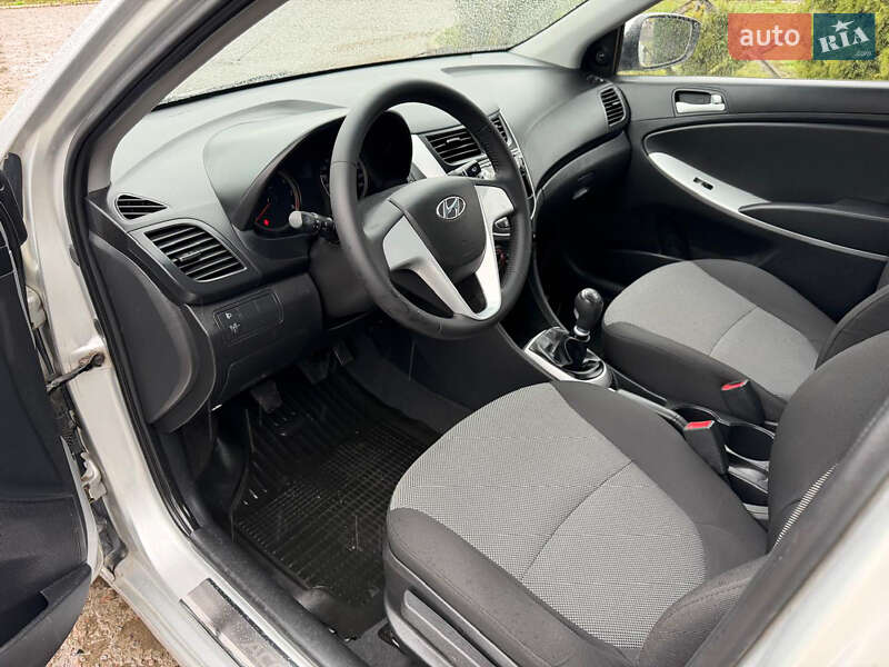 Седан Hyundai Accent 2011 в Сумах