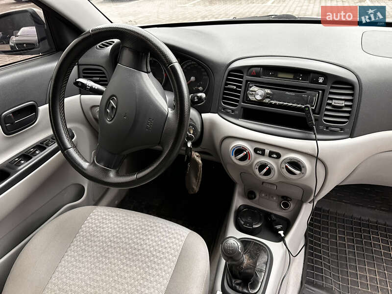 Седан Hyundai Accent 2008 в Кривом Роге