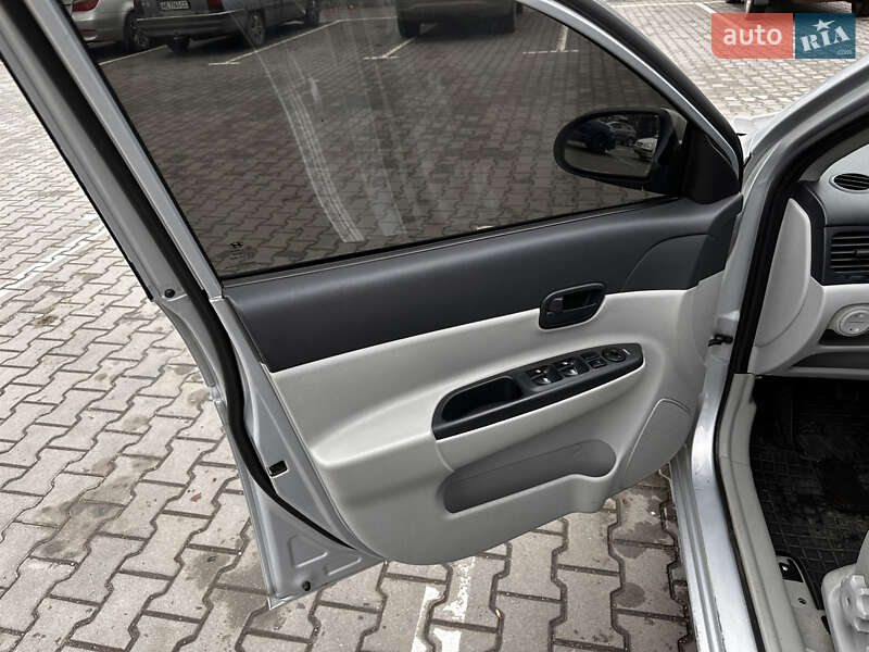 Седан Hyundai Accent 2008 в Кривом Роге