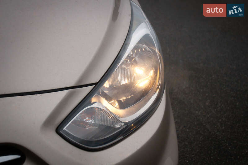 Седан Hyundai Accent 2012 в Киеве