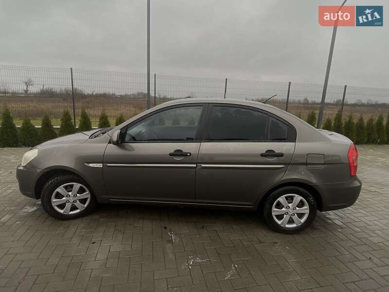 Седан Hyundai Accent 2009 в Буштыне