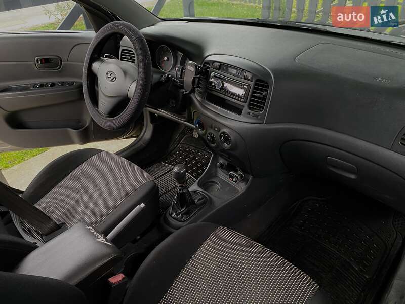 Седан Hyundai Accent 2009 в Буштыне