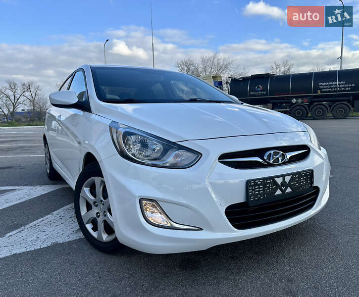 Седан Hyundai Accent 2013 в Дніпрі фото Седан Hyundai Accent 2013 в Дніпрі