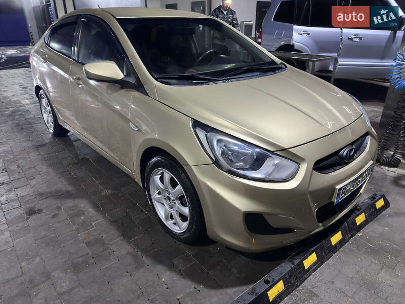 Hyundai Accent 2011