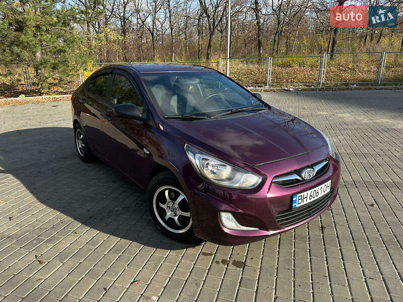 Hyundai Accent 2013 Hyundai Accent 2013