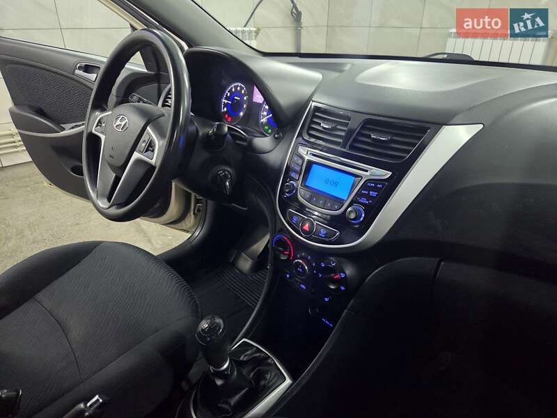 Седан Hyundai Accent 2012 в Краснограде фото 13 Седан Hyundai Accent 2012 в Краснограде