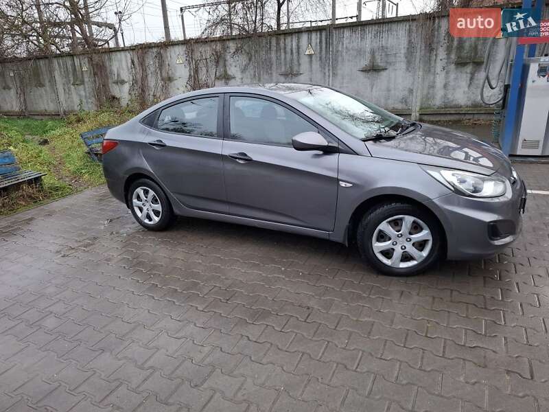 Hyundai Accent 2012 Hyundai Accent 2012