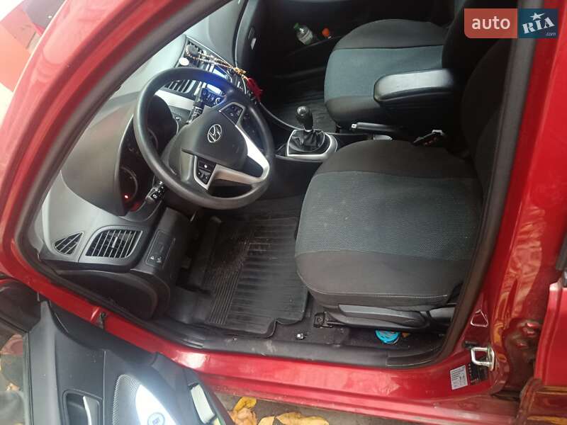 Хэтчбек Hyundai Accent 2013 в Киеве