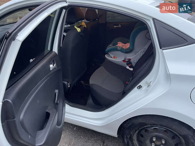 Седан Hyundai Accent 2011 в Киеве фото 8 Седан Hyundai Accent 2011 в Киеве