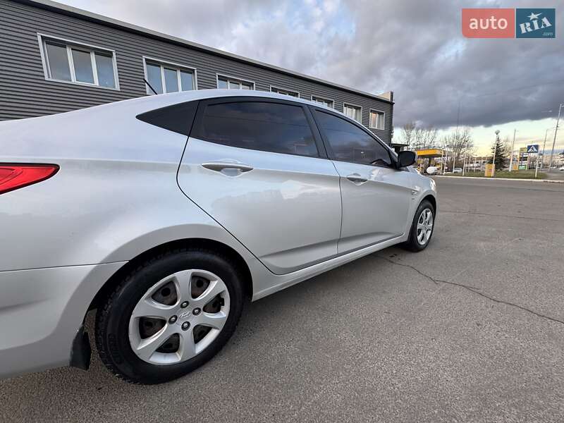 Седан Hyundai Accent 2012 в Киеве
