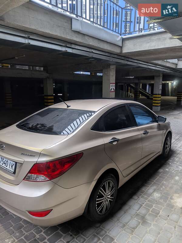 Седан Hyundai Accent 2013 в Ивано-Франковске