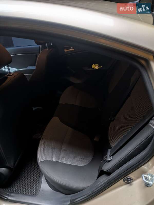 Седан Hyundai Accent 2013 в Ивано-Франковске