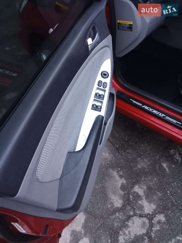 Хэтчбек Hyundai Accent 2012 в Житомире