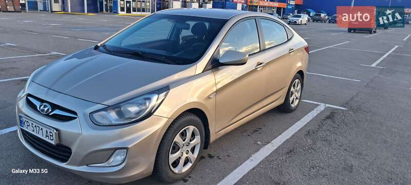 Hyundai Accent 2012