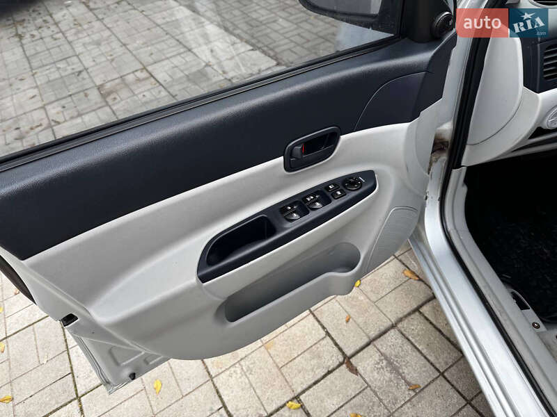 Седан Hyundai Accent 2007 в Днепре