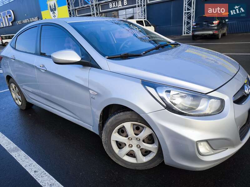 Hyundai Accent 2012 Hyundai Accent 2012